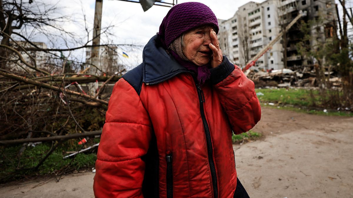 La anciana que resiste a la invasión rusa con sus gallinas: “He pasado por dos guerras y ahora esto”