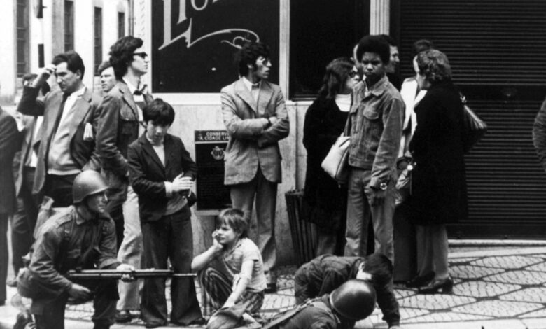La condecoración póstuma al general Spínola divide a Portugal en el 48º aniversario de la Revolución de los Claveles