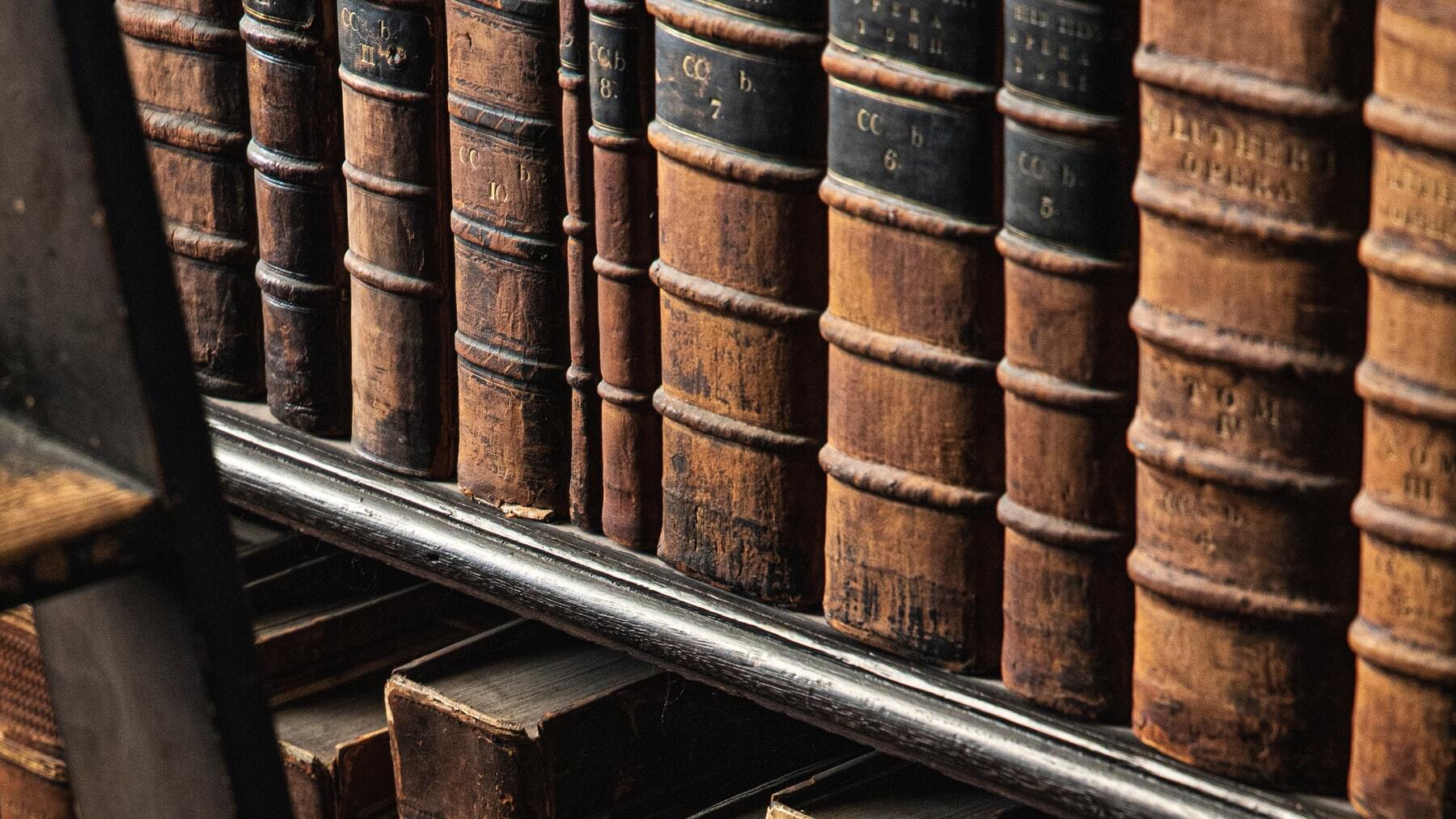 La curiosa razón por la que los libros viejos huelen tan bien