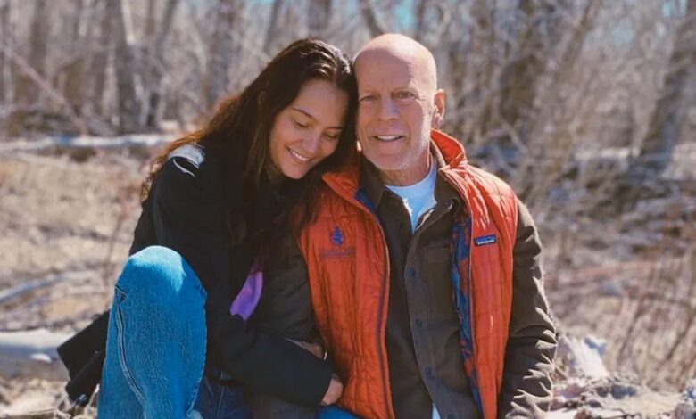 La esposa de Bruce Willis comparte nuevas fotos de él después del anuncio de afasia