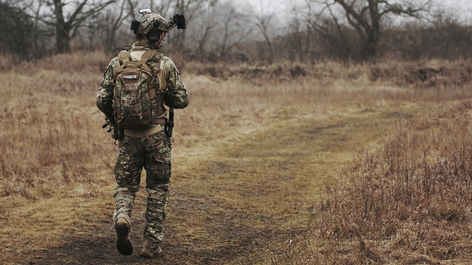 La explicación que desconocías sobre la diferencia entre guerrillero y paramilitar