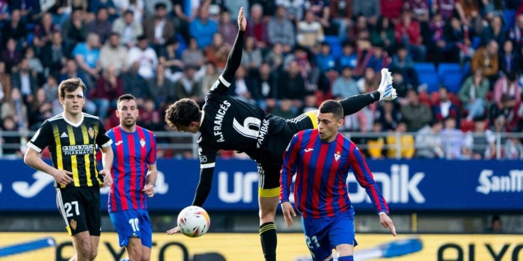 La fortuna se alía con el Eibar en su triunfo ante el Zaragoza