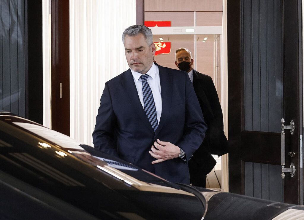 La primera visita de un dirigente europeo a Putin durante la guerra concluye con el temor a una gran ofensiva en el este de Ucrania