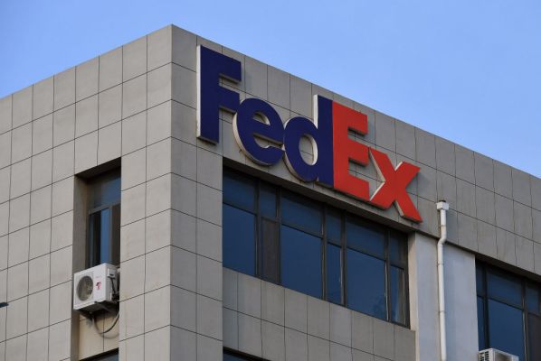 La prueba de la aplicación de FedEx parece mostrar la capacidad de rastrear entregas de otros servicios