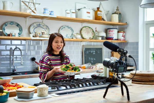 La publicidad televisiva no murió, simplemente se movió en línea