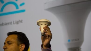 Las bombillas de luz empaquetadas con sensores inteligentes de Stack funcionan de forma autónoma, no se requieren interacciones de aplicaciones