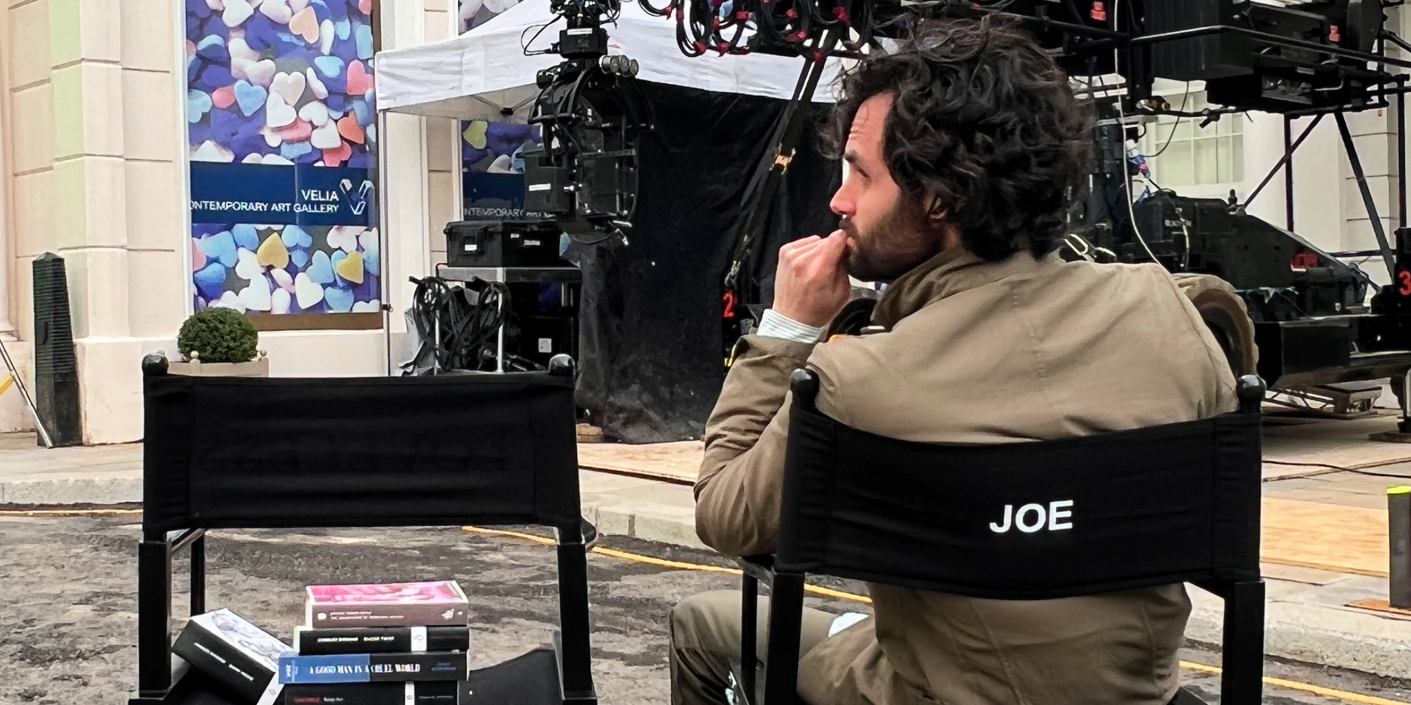 Las imágenes de la temporada 4 de You muestran el nuevo look de Penn Badgley como Joe Goldberg