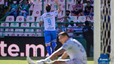 Liga MX: Libra Puebla batalla de patadas en el Nou Camp | Video