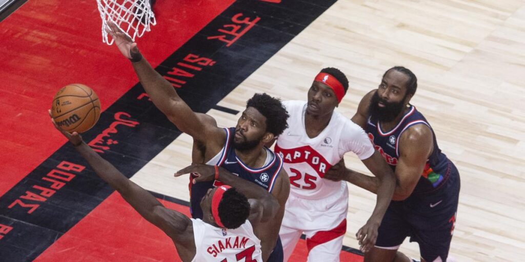 Los Raptors asaltan Philadelphia y salvan otro match-ball