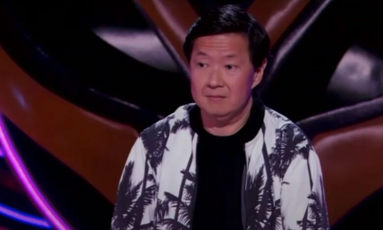 Los fanáticos del cantante enmascarado elogian a Ken Jeong por irse después de la revelación de Rudy Giuliani