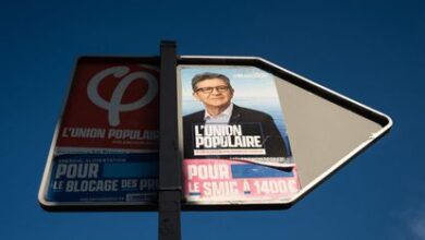 Uno de los carteles de Jean-Luc Mèlenchon en una calle de París el 21 de abril.