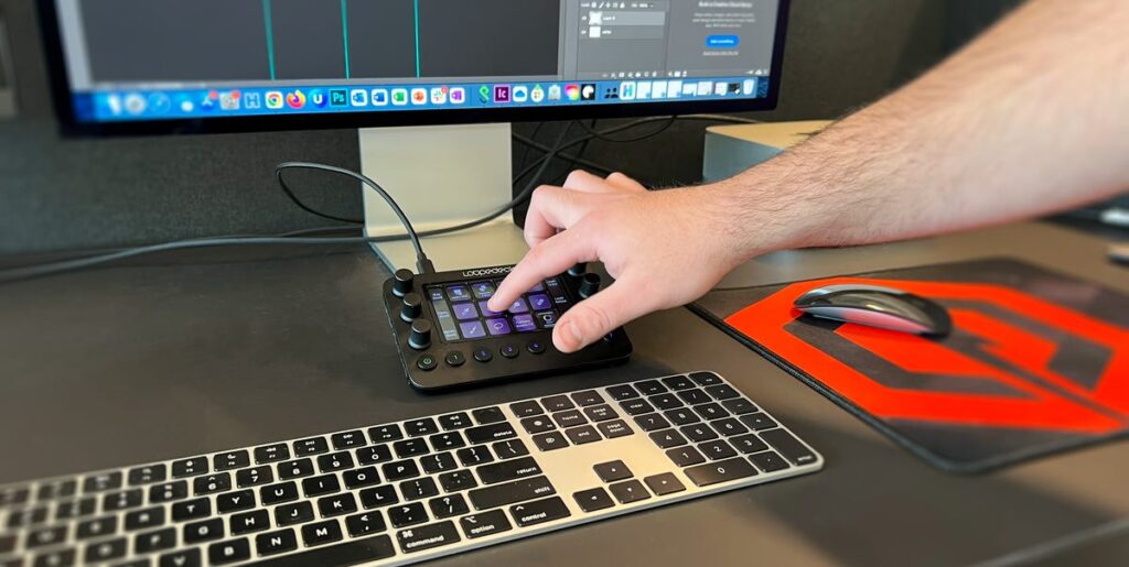 Loupedeck Live es una llave maestra que aumenta la productividad para sus programas informáticos