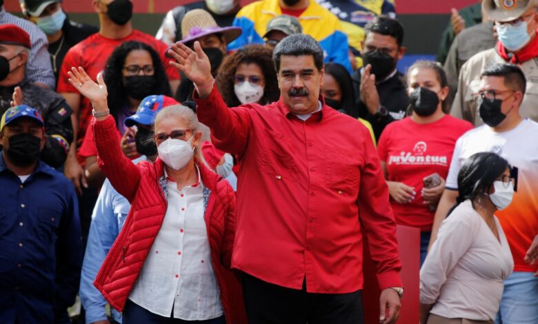 Maduro reactiva el diálogo nacional con políticos, activistas, empresarios...