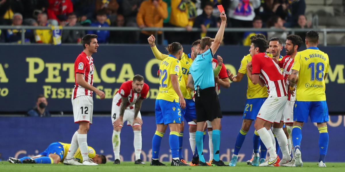 Marcelino podrá contar con Mikel Vesga ante el Atlético