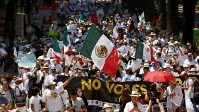 Marchan contra la revocación de AMLO con el lema 'terminas y te vas'