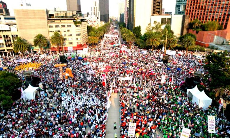Mitin en Monumento a la Revolución reunió a 80 mil personas, dicen Sheinbaum y Batres
