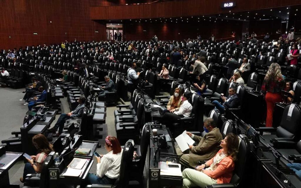 Morena y aliados cambian debate de la reforma eléctrica al Domingo de Resurrección