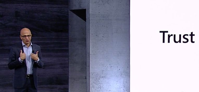 Nadella advierte a conferencia de gobierno no traicionar la confianza de los usuarios