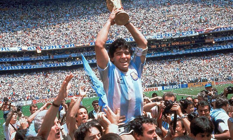 Niegan familiares de Maradona que playera subastada sea la que usó Diego en la "Mano de Dios"