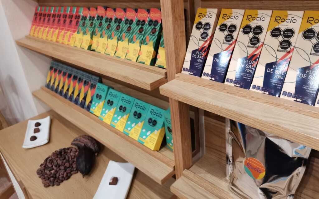 Nuestro objetivo no es volvernos ricos: Andrés Manuel López Beltrán, al abrir su segunda tienda "Chocolates Rocío"