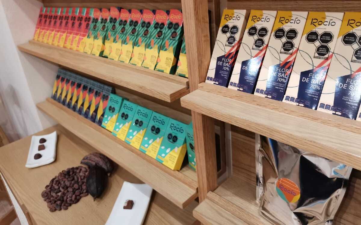 Nuestro objetivo no es volvernos ricos: Andrés Manuel López Beltrán, al abrir su segunda tienda “Chocolates Rocío”