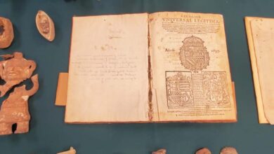 Nueva York restituye a México piezas arqueológicas y libros del siglo XVII