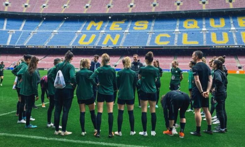 Original sesión de activación del Wolfsburgo antes del partido en el Camp Nou
