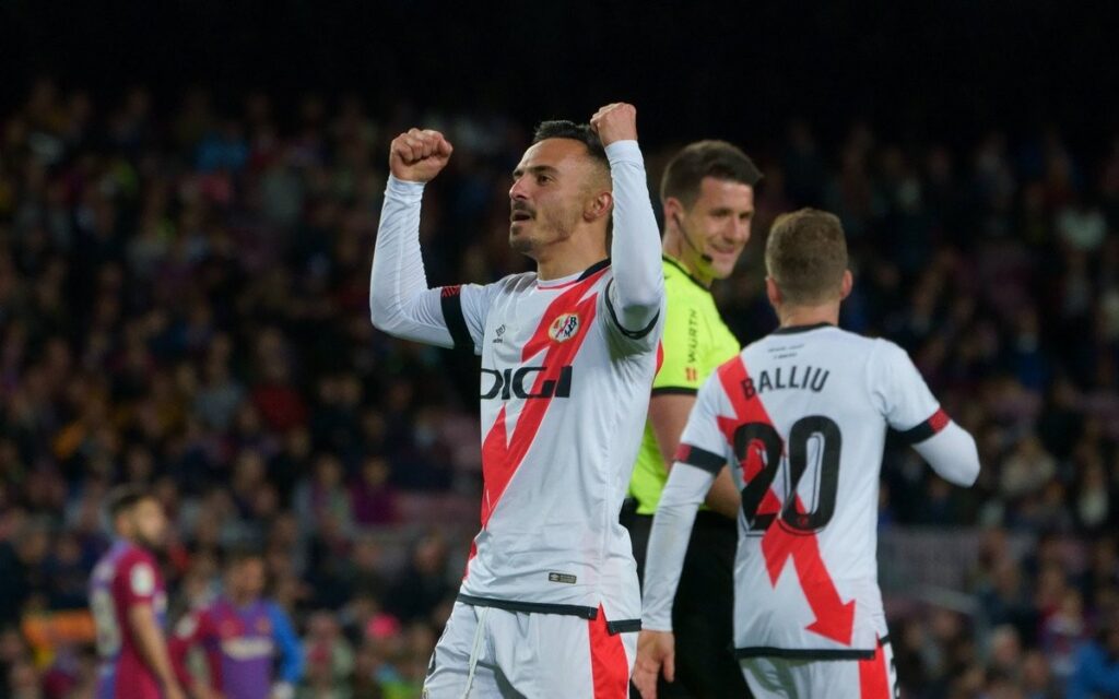 Parte un rayo al conjunto blaugrana en el Camp Nou | Tuit