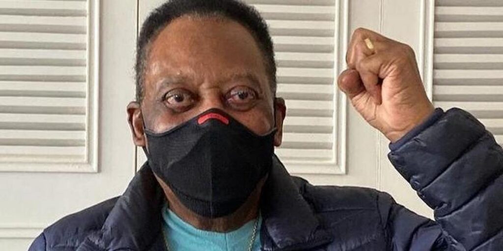 Pelé, dado de alta tras tres días hospitalizado