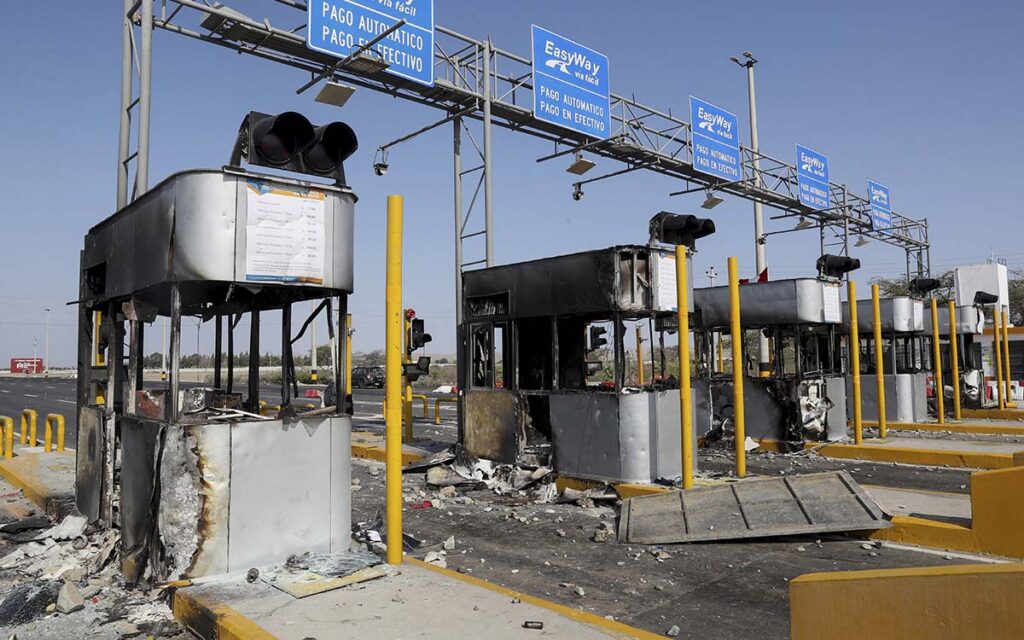 Perú: Castillo decreta estado de emergencia y toque de queda ante protestas por precio de gasolina