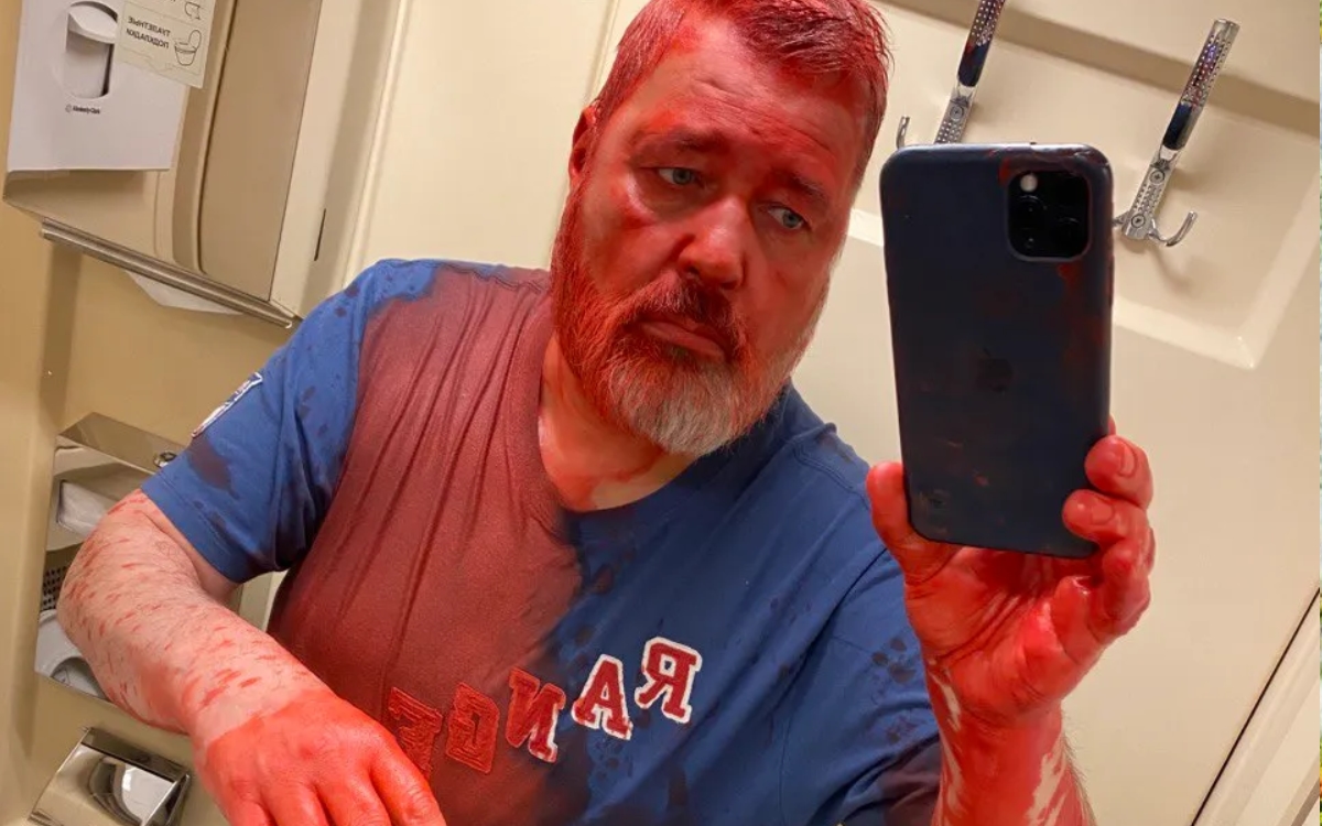 Premio Nobel de la Paz ruso denuncia que fue atacado con pintura