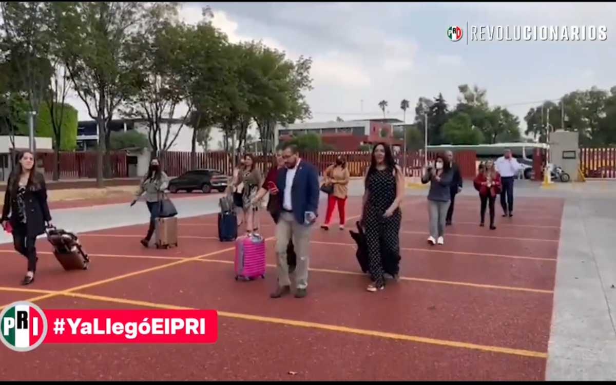 Priistas acampan en la Cámara de Diputados previo a debate de la reforma eléctrica