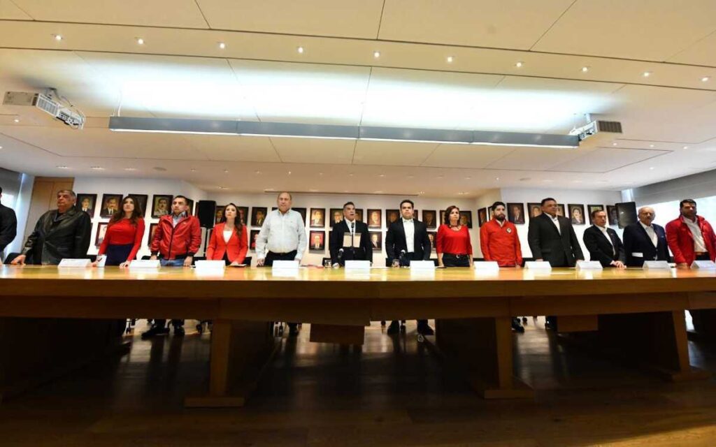 Priistas dicen que mantendrán bloque de 70 votos contra la reforma eléctrica de AMLO