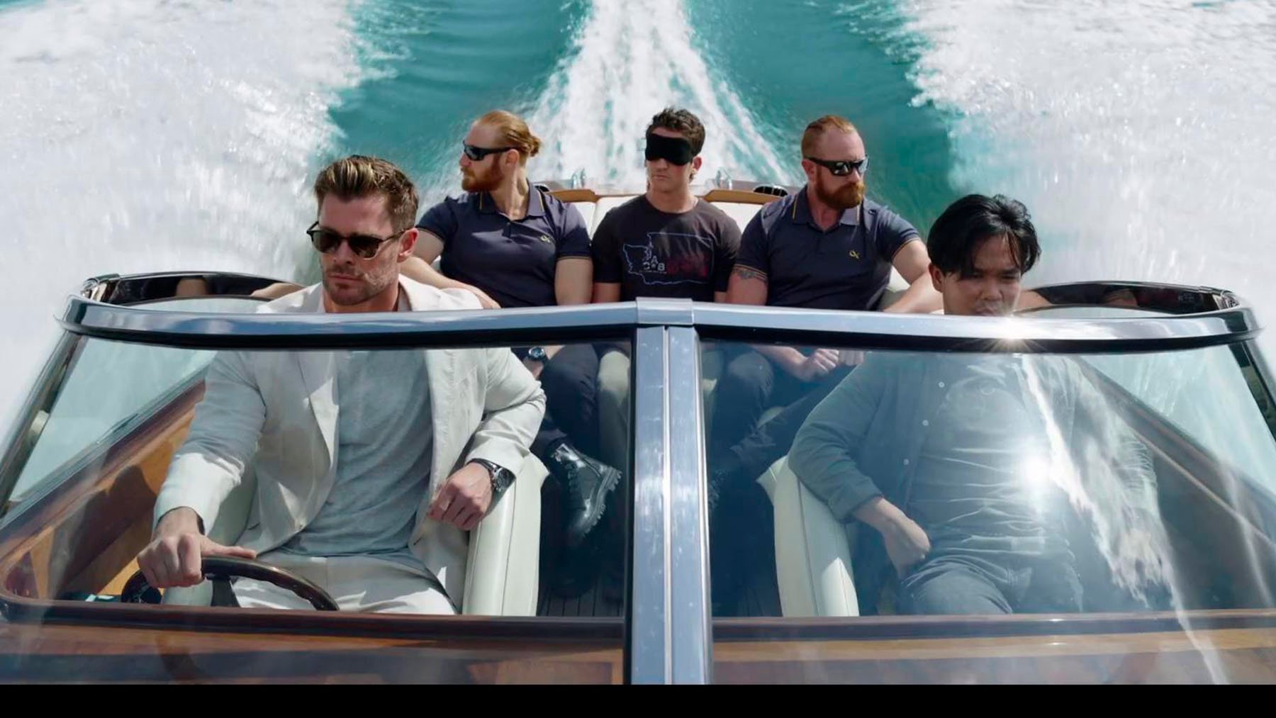 Primeras imágenes de ‘Spiderhead’: Chris Hemsworth es el dueño de una prisión experimental