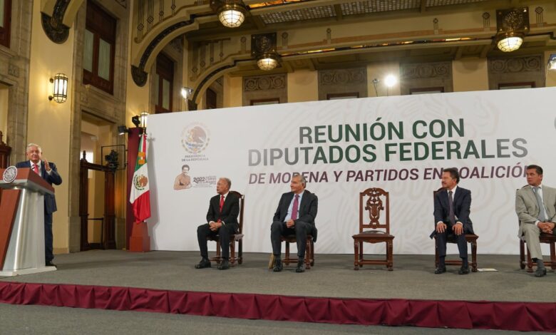 Provoca AMLO gritos de ‘presidente, presidente’ para Adán Augusto López