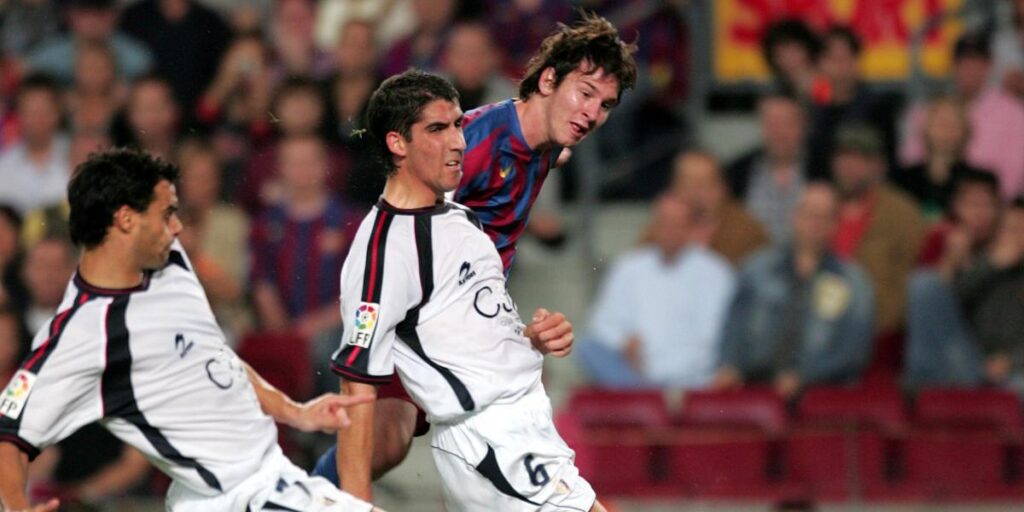 Raúl García suma 250 partidos completos, 136 suplente de inicio y 179 cambiado