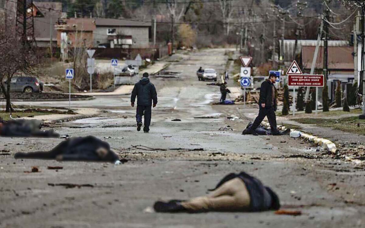 Recuperados cerca de 340 cadáveres en Bucha tras la retirada de las fuerzas rusas, según un diario ucraniano