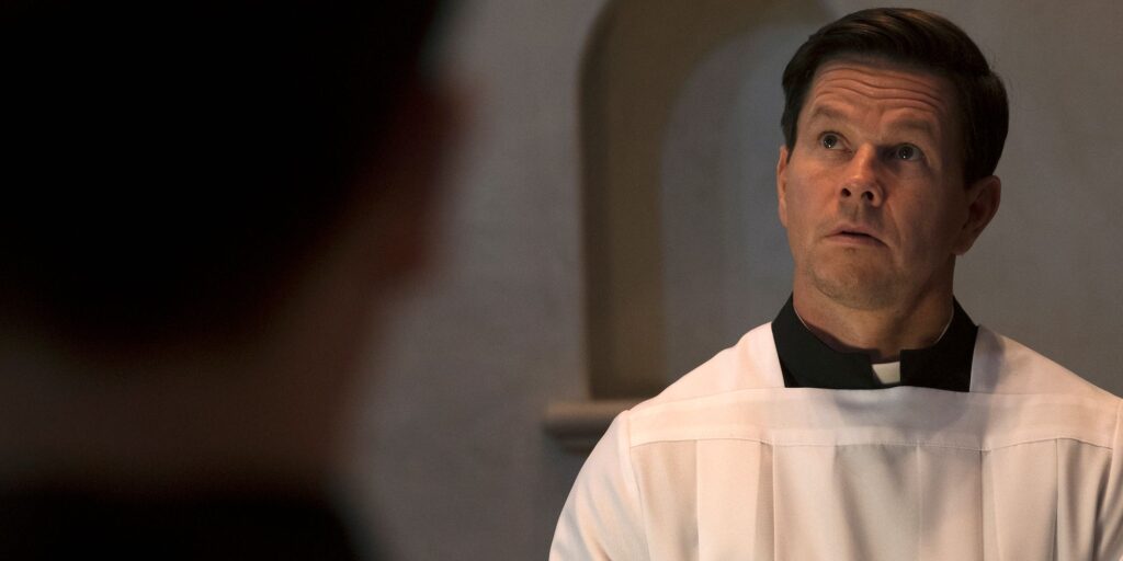 Revisión de Father Stu: Wahlberg dirige una película basada en la fe interesante pero poco sincera