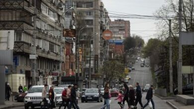 Una calle del centro de Dnipró, este lunes.