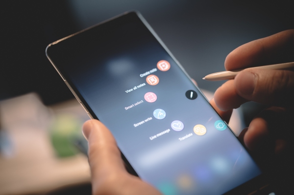 Samsung modera ganancias récord con perspectiva pesimista de teléfonos inteligentes
