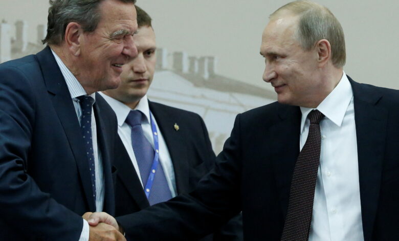 Schröder avergüenza a los socialistas alemanes al poner en duda la responsabilidad de Putin en las matanzas de Ucrania