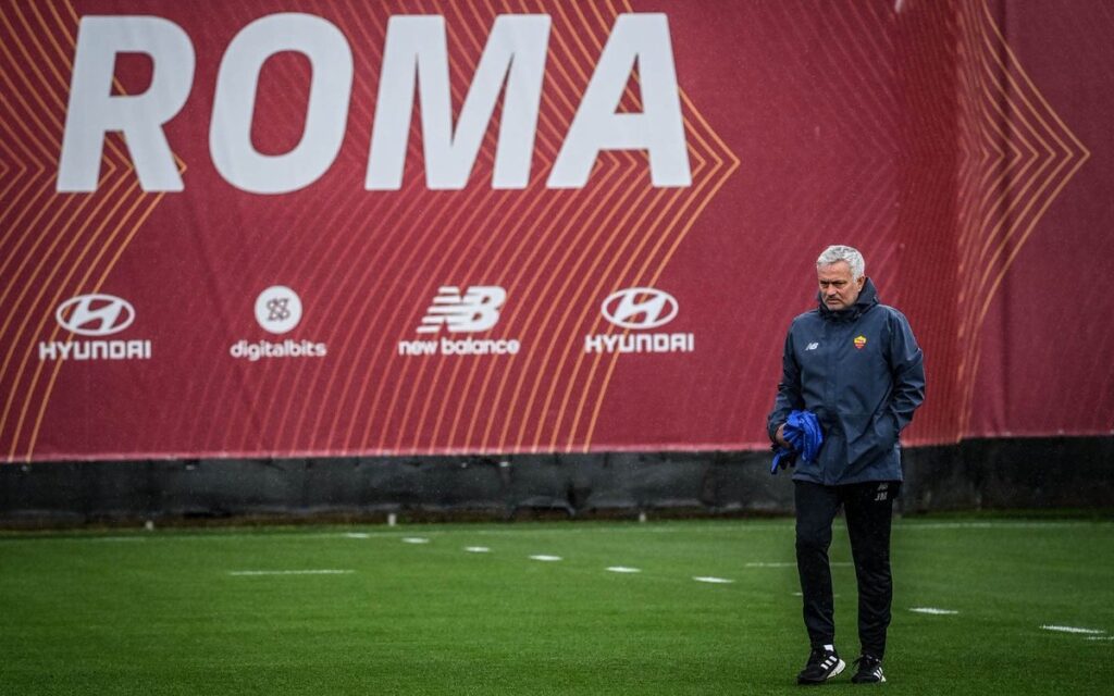 Se come José Mourinho, técnico de La Loba, a periodista | Video