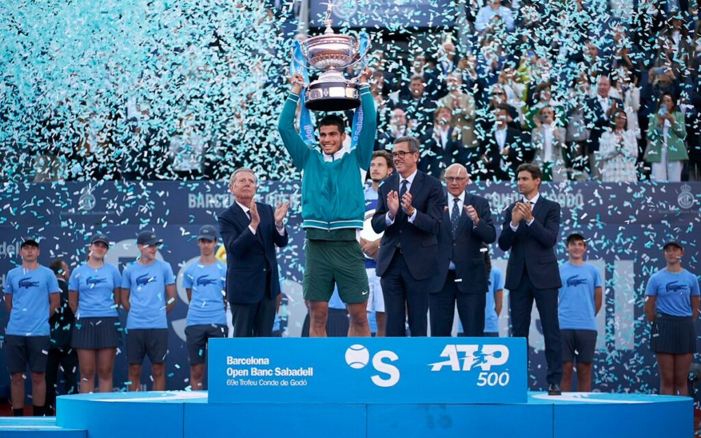 Se corona Carlos Alcaraz por primera vez en Barcelona | Video