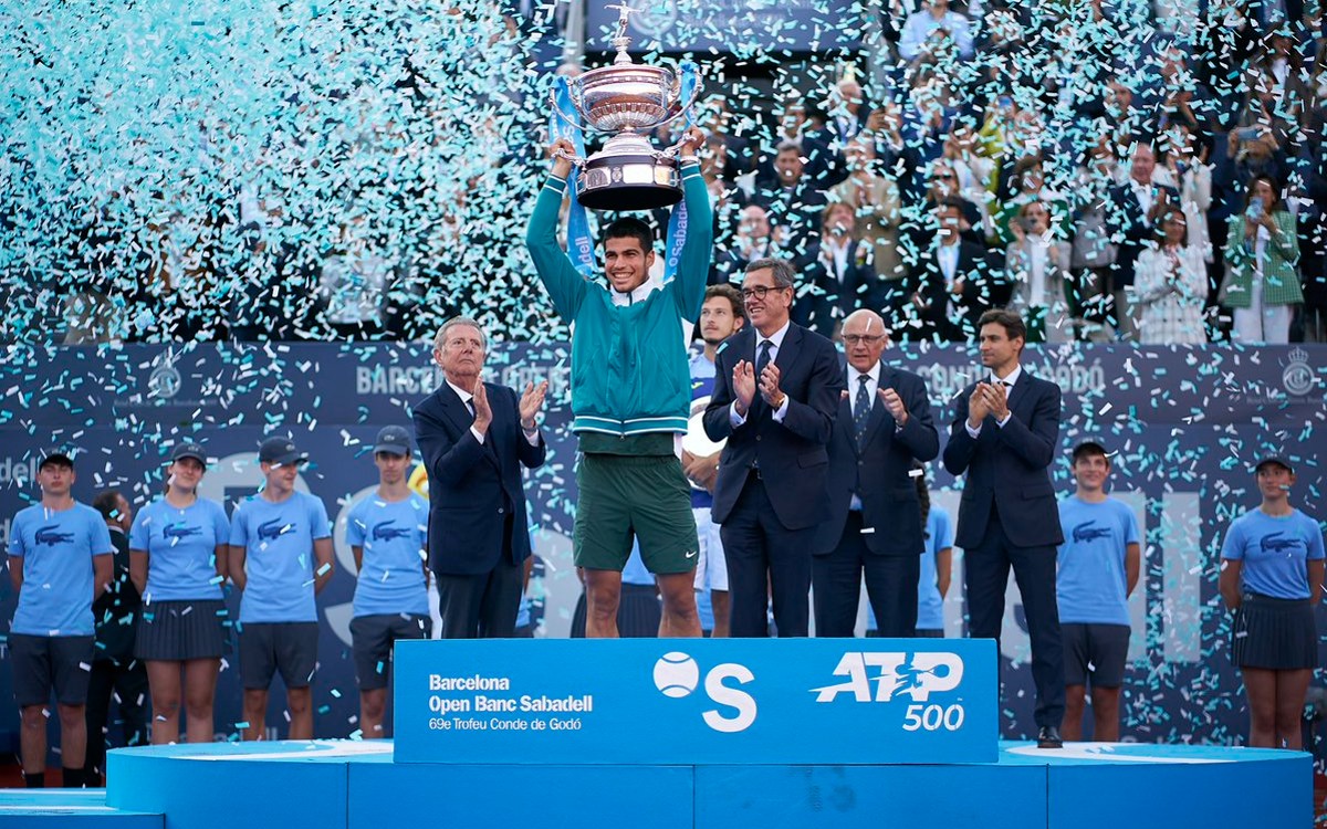 Se corona Carlos Alcaraz por primera vez en Barcelona | Video