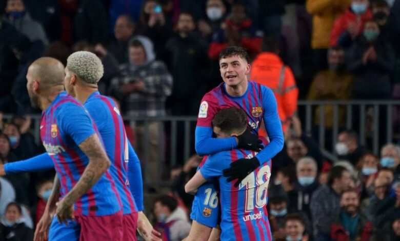Se disfraza Pedri de Messi y Barcelona mete presión al Real Madrid | Video