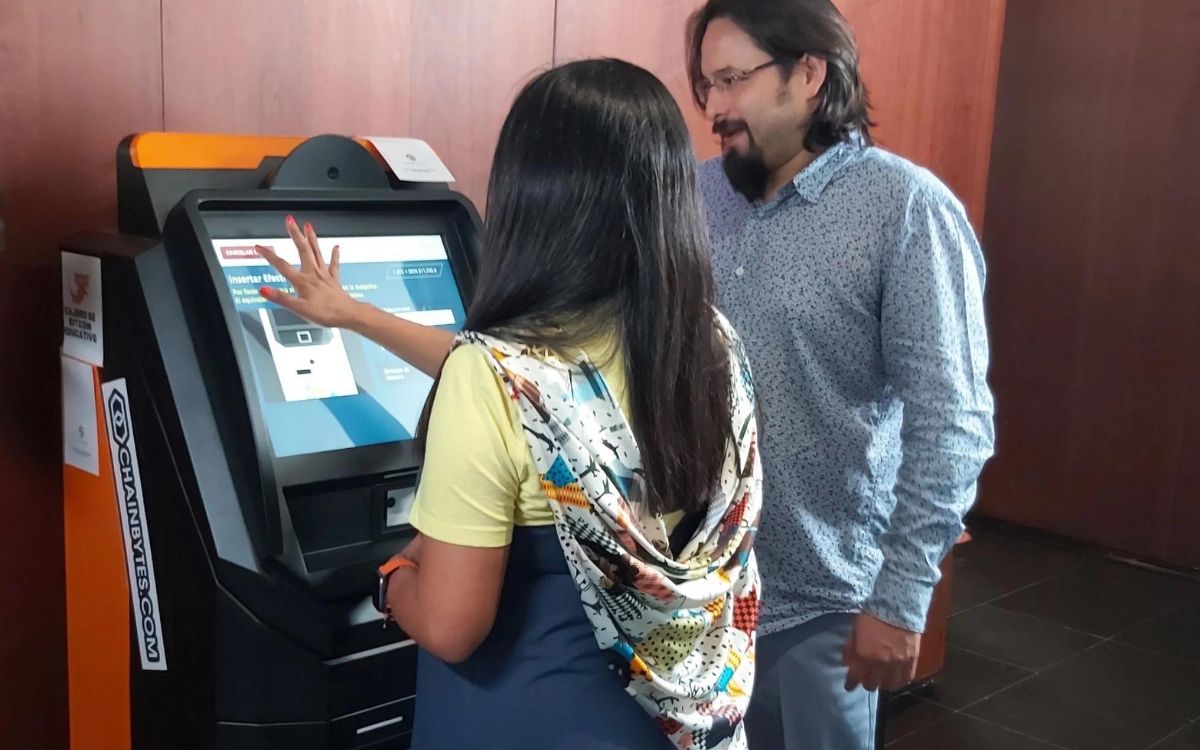 Se instala un cajero de bitcoin en el Senado; ya hay cinco en la CDMX