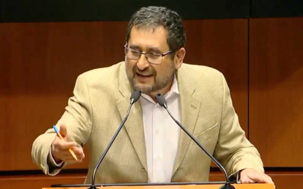 Senador de Morena ofrece embajadas a gobernadores que se comporten 'bien' en elecciones