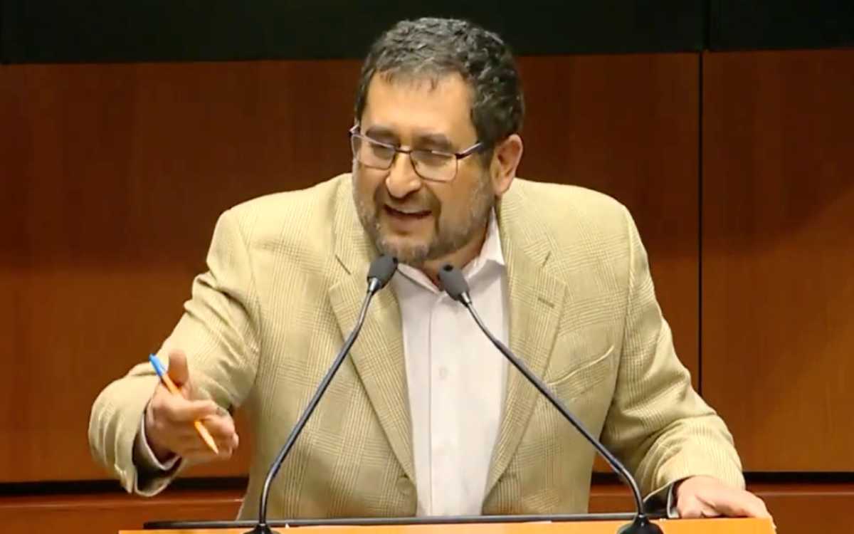 Senador de Morena ofrece embajadas a gobernadores que se comporten ‘bien’ en elecciones