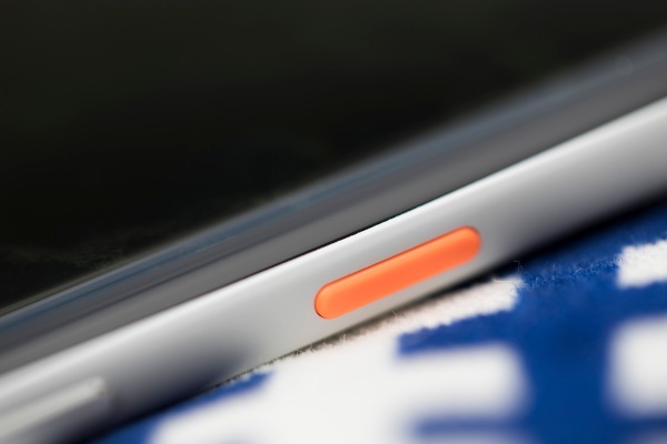 Sin embargo, hablemos del botón de color de contraste de Pixel 2