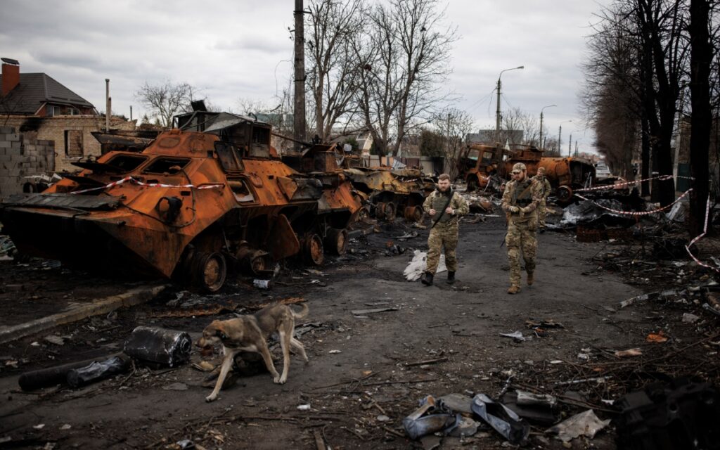 Soldados rusos presos en Ucrania están siendo torturados, denuncia el Kremlin